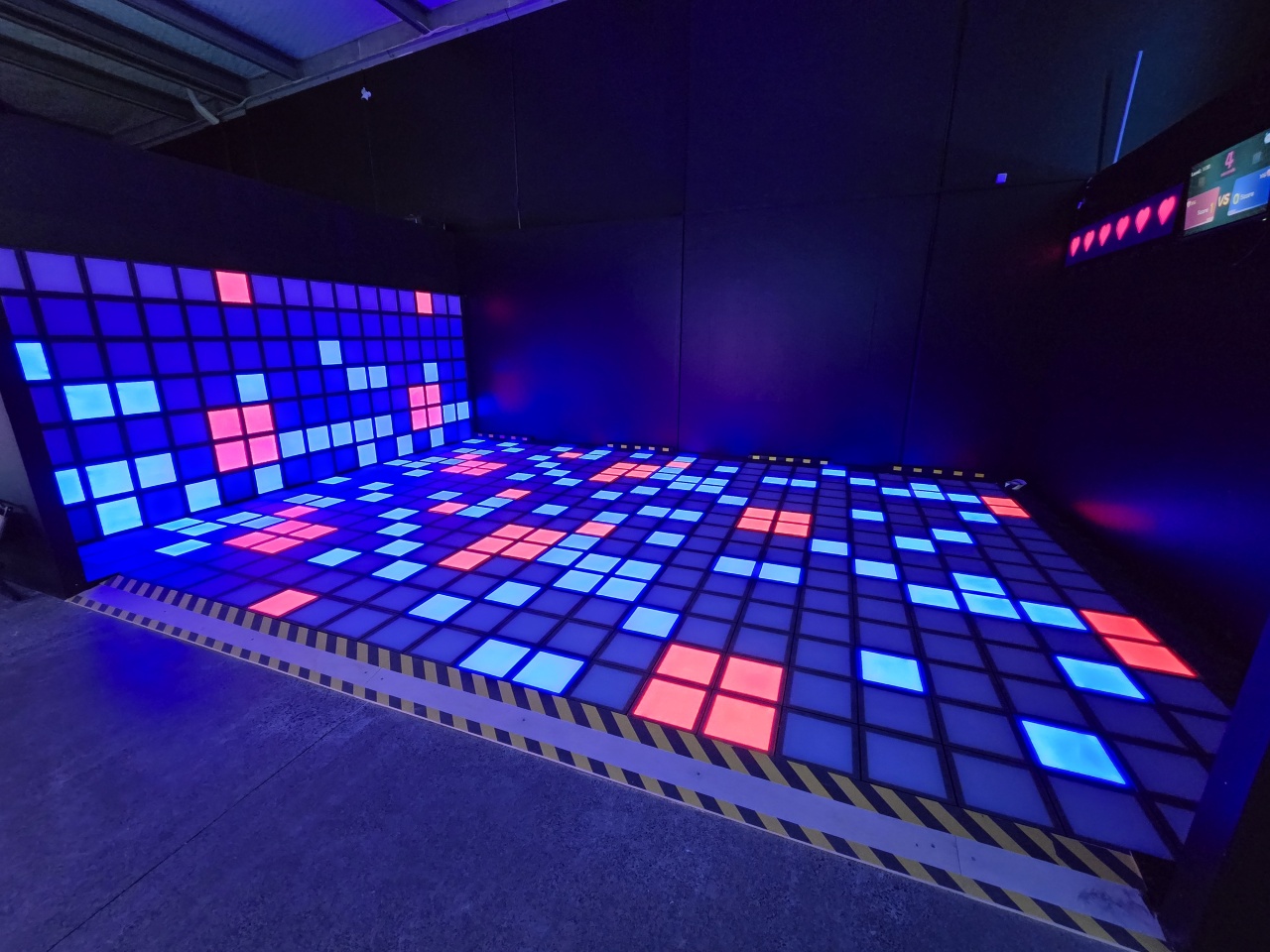 VS ARENA - hero banner 2 VS ARENA entertainment room