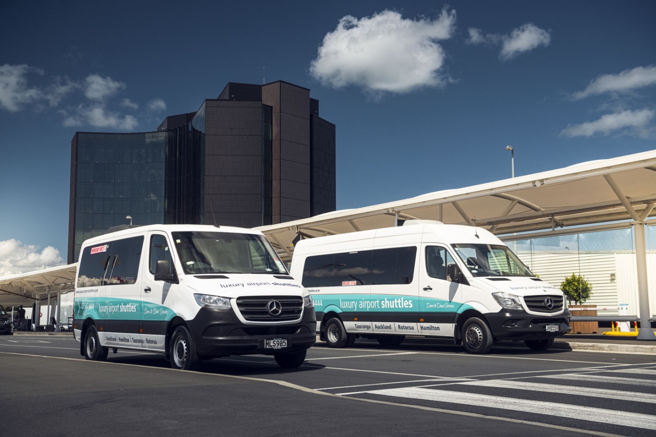 Luxury Airport Shuttles - Hero Banner Luxury Airport Shuttles fleet vehicles.