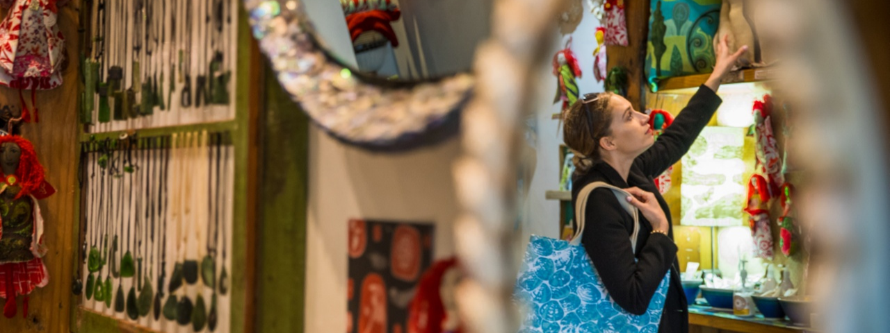 Pauanesia, High Street