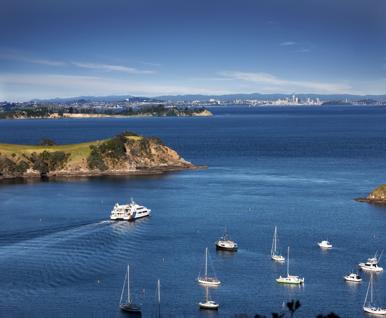 Fullers ferry on his way to Waiheke Island