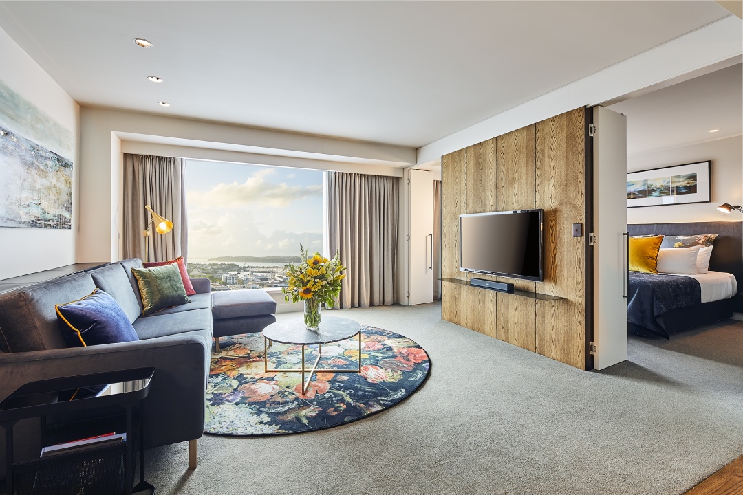 Grand Deluxe King Suite Lounge