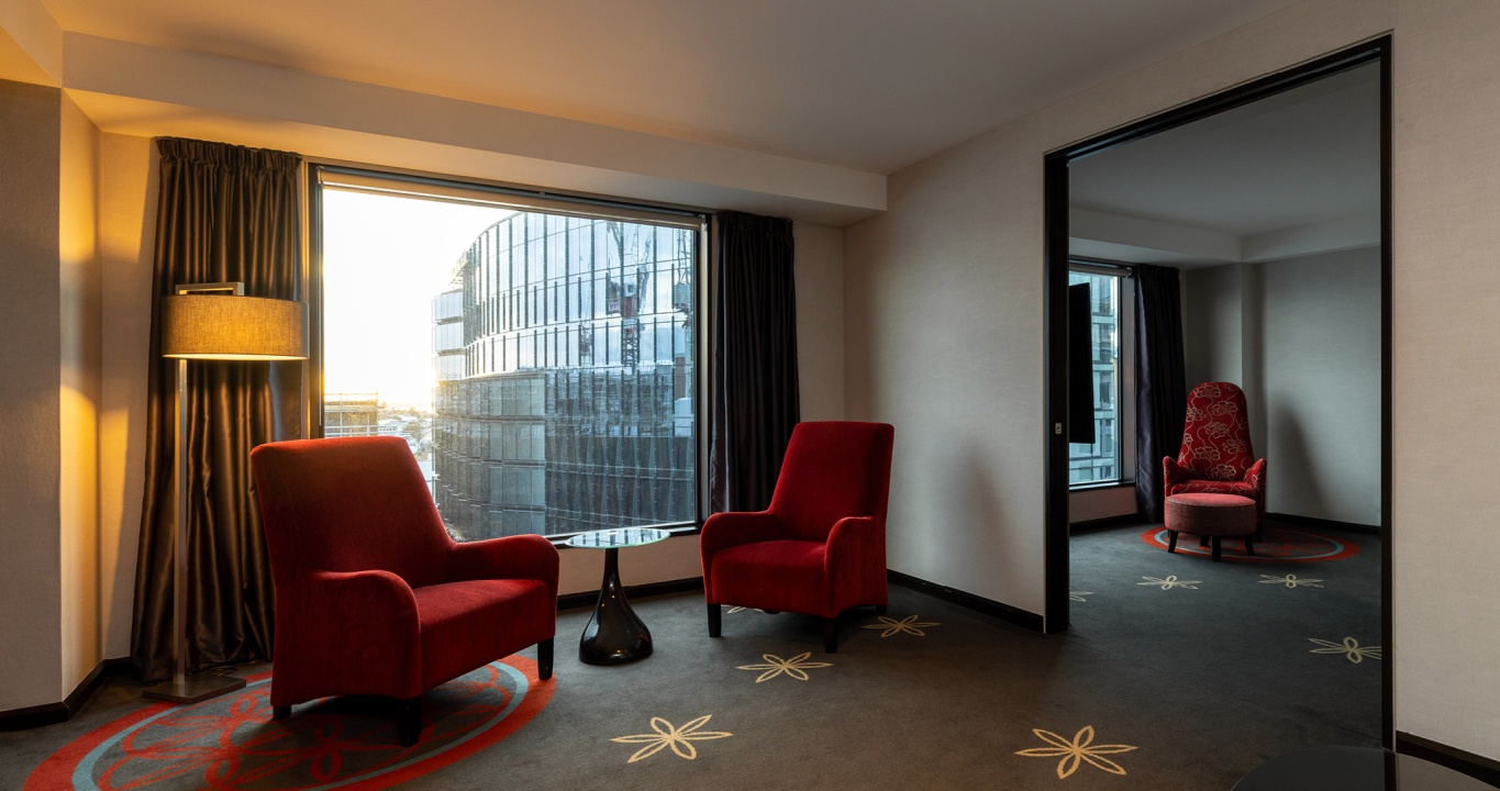 Premium King Suite lounge