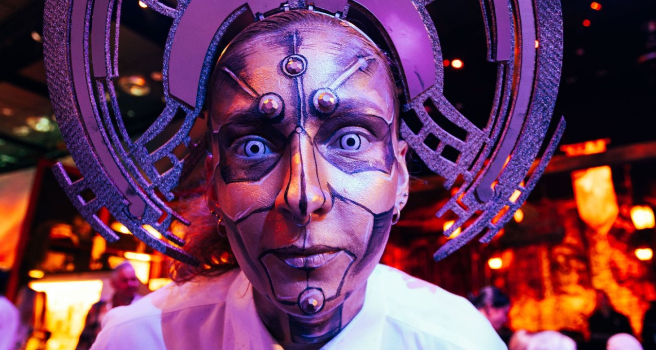 Make your event extra special with our characters – our Minibots introduce a taste of the future to your festivities.