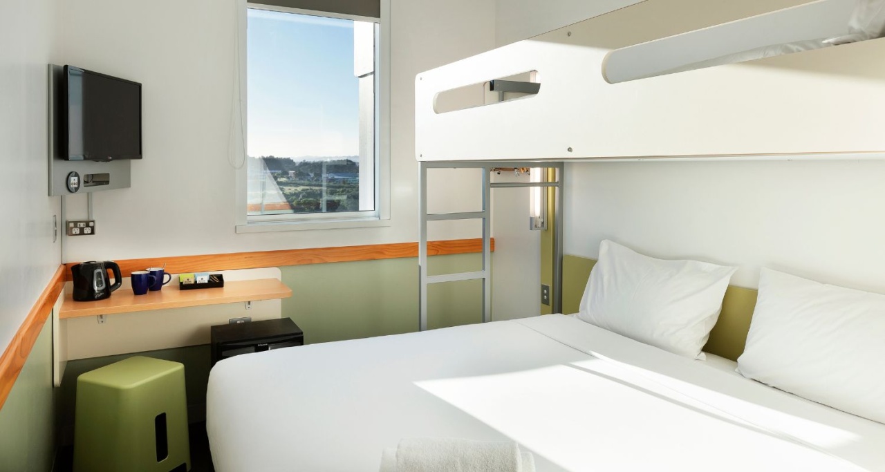 ibis Budget Auckland Airport - hero banner 2 Interior king room with bunk bed at the ibis Budget Auckland Airport hotel.