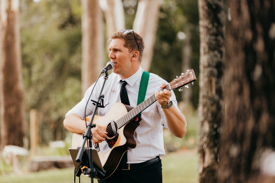 Acoustic musician