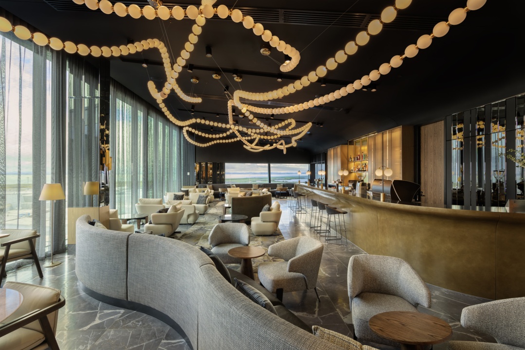 Bar and restaurant